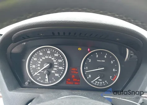 2010 BMW X5 xDrive48I z USA, uszkodzony, nr VIN 5UXFE8C53AL311437